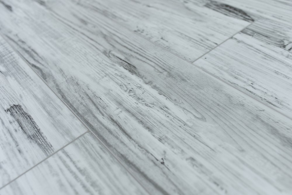 Замковая ПВХ плитка "Art Tile" Берёза Божоле (1220*152*5 мм) — купить в Якутске