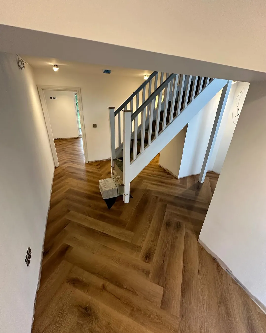 Кварцвиниловая плитка "Invictus" Royal Oak Mocca (406*102*2мм) — купить в Якутске