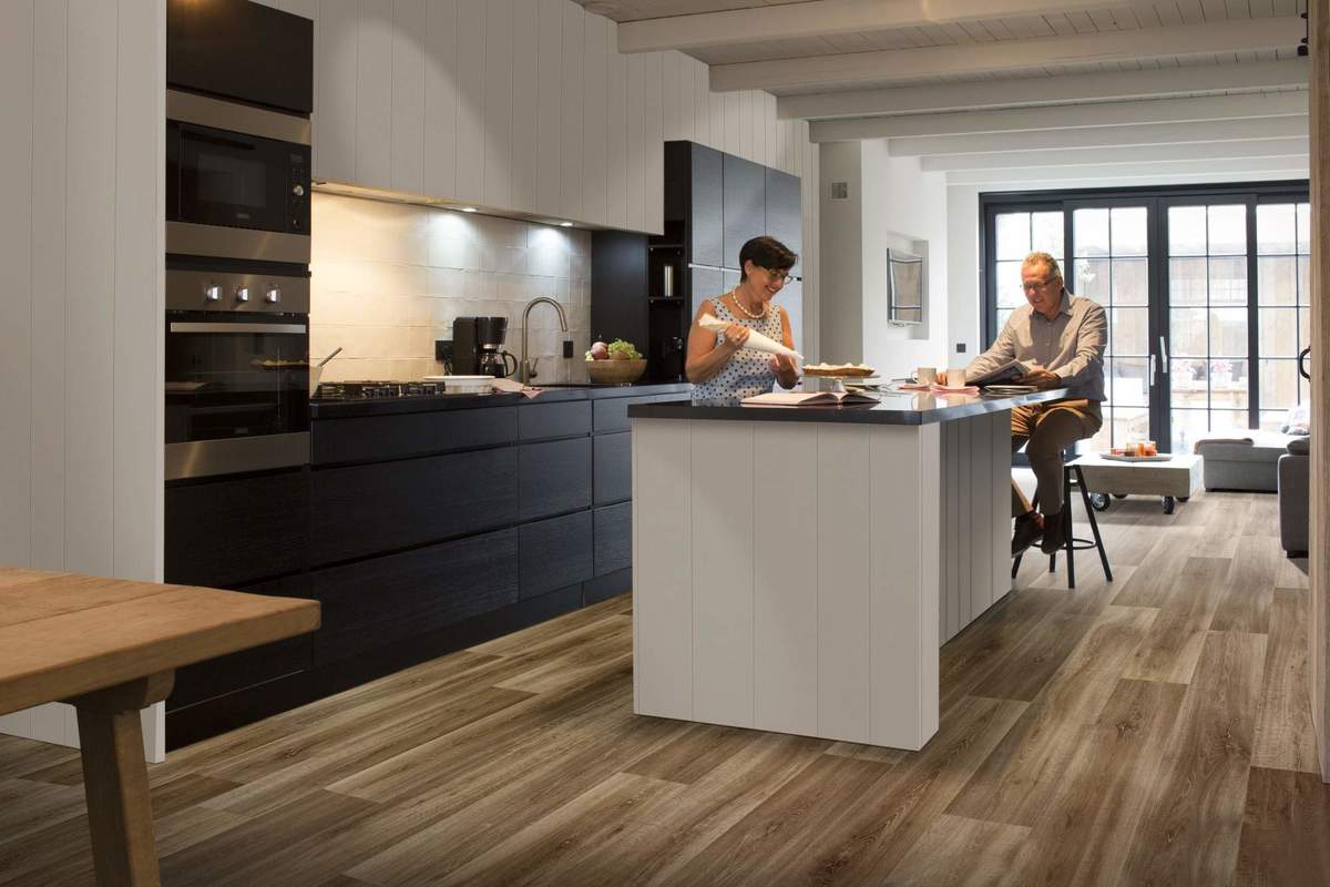 Замковая ПВХ плитка "Berry Alloc" Pureclick 55 LIME OAK 966D (204*1326*5 мм) — купить в Якутске