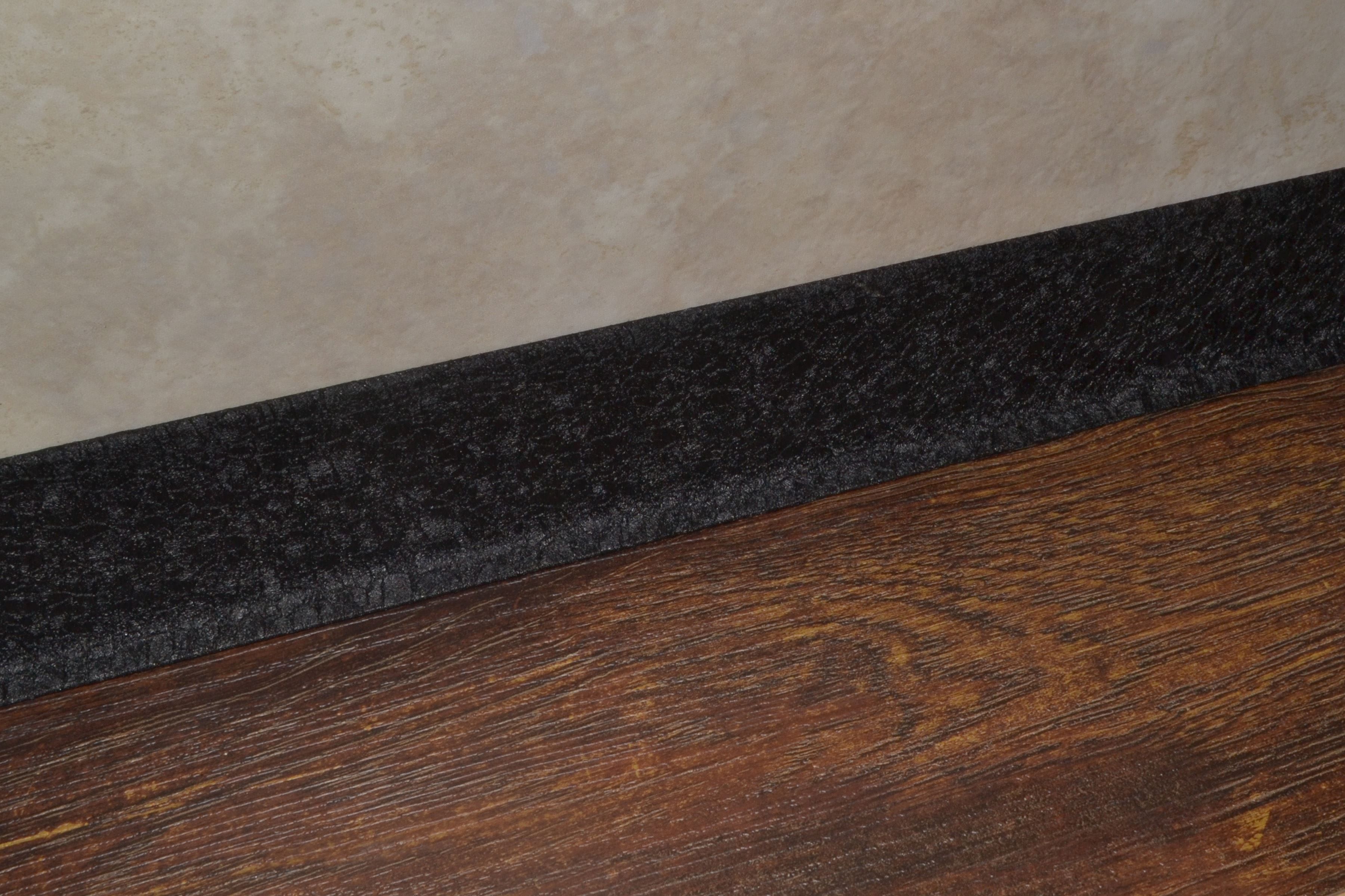 Плинтус алюминиевый L-образный текстура кожи черная (2500*11*60 мм) — купить в Якутске