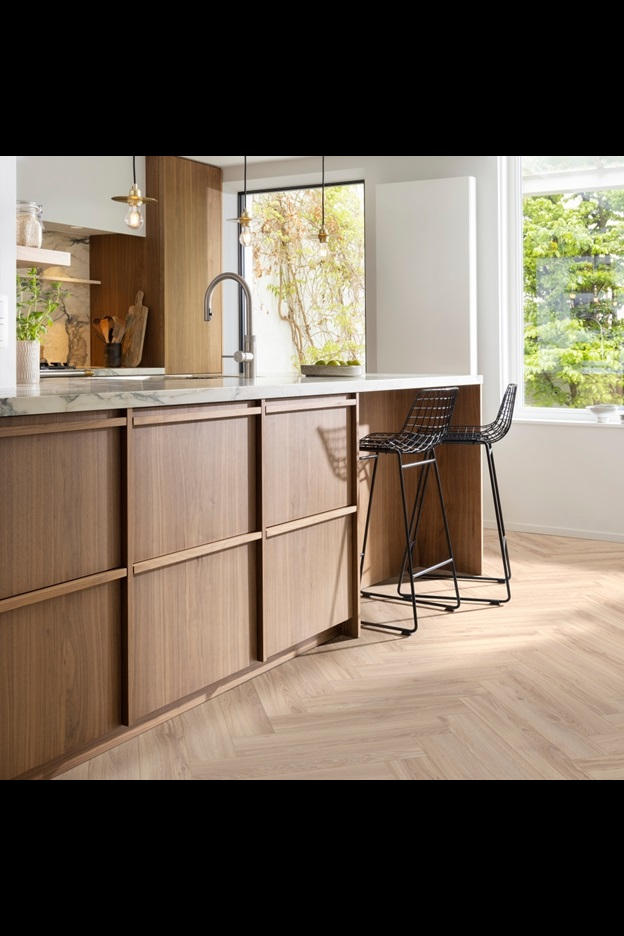 Замковая ПВХ плитка Blackjack Oak 22210 (630*126*6 мм) — купить в Якутске