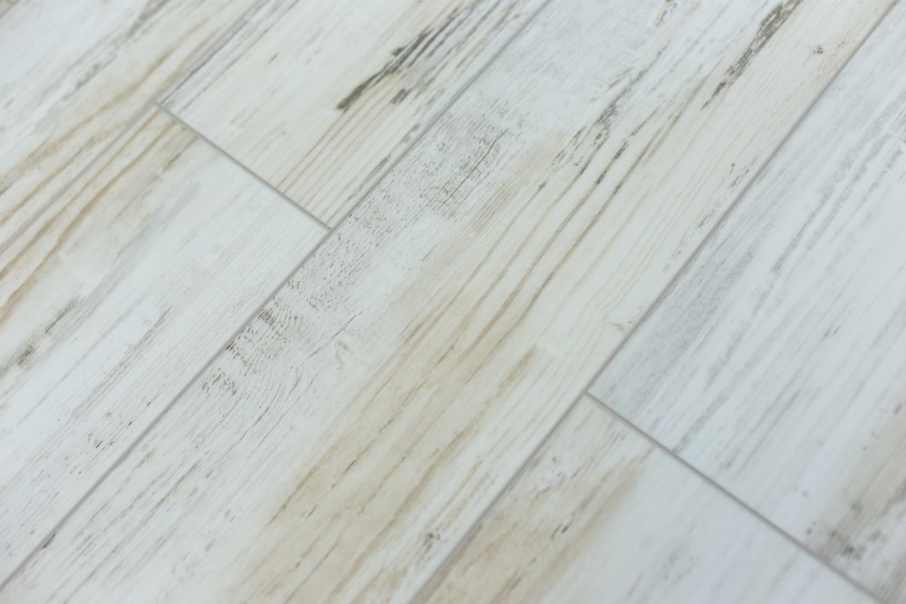 Замковая ПВХ плитка "Art Tile" Берёза Прованс (1220*152*5 мм) — купить в Якутске